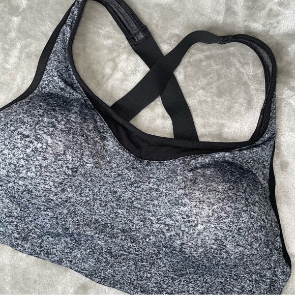 PINK Victoria’s Secret Ultimate Lightly Lined Sports Bra Grey Black Size M - Picture 2 of 8